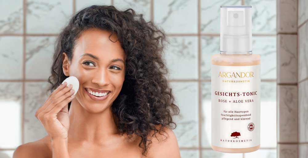 Erfrischendes Gesichts-Tonic mit Rosenwasser + Aloe Vera ✅ klärt sanft die Haut, ✅ spendet Feuchtigkeit ✅ beruhigt empfindliche Haut