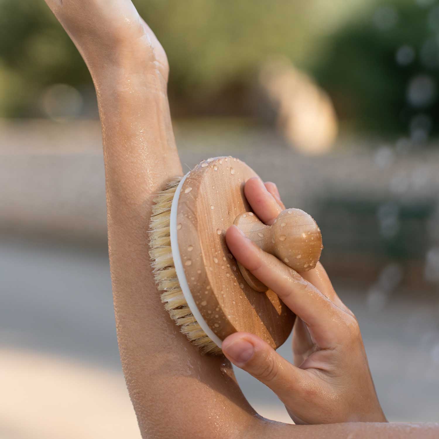 Koerperbuerste-aus-Bambusholz-Trockenbuerste-Koerper-Peeling-Bambus Koerperbuerste-aus-Bambusholz-Trockenbuerste-Koerper-Peeling-Bambus