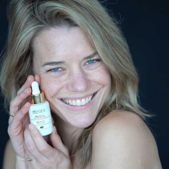 Argandor-Arganoel-Premium-Gesichtsoel-Bio-Granatapfel-Vorschau-Anwendung